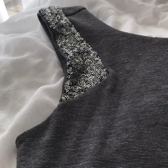 Gray Tank w/ open back Bow Size Small - Picture 4 of 6